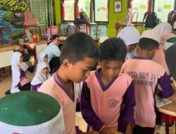 Permainan Bernilai Pendidikan: Mahasiswa UBB Hadirkan Pembelajaran Ceria di SDN 14 Merawang